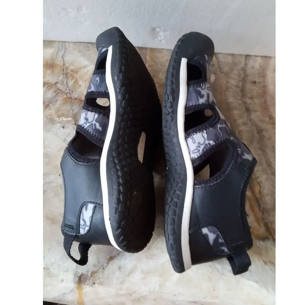 Keen Stingray Sandals Boys sz. 3, Camo Water Shoes with Velcro Strap